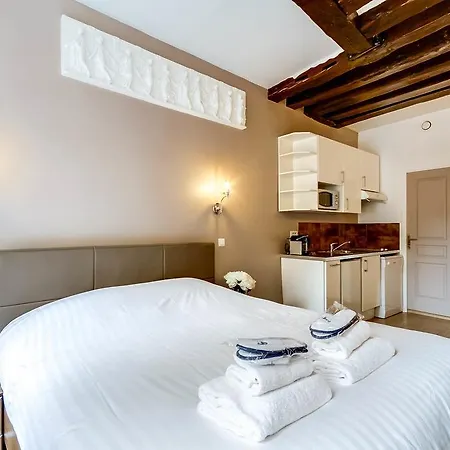 Upper Class Suites - Rue Saint Honore *