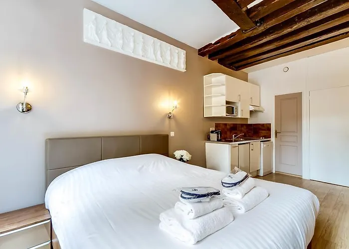 Upper Class Suites - Rue Saint Honore *