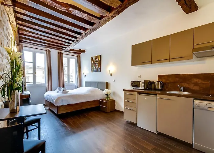 Upper Class Suites - Rue Saint Honore Apartman *